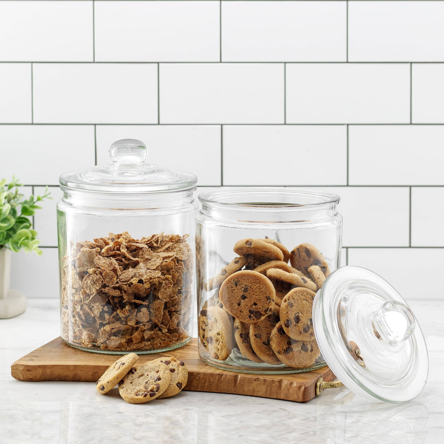 JoyJolt - JoyFul Round Glass Cookie Jar with Airtight Lids (67 oz)